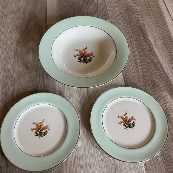 Flintridge Sarita Soup Bowl and Fruit Plates - Picture 2 of 6